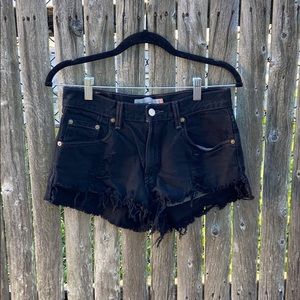 Levi’s 550 Distressed Black Shorts